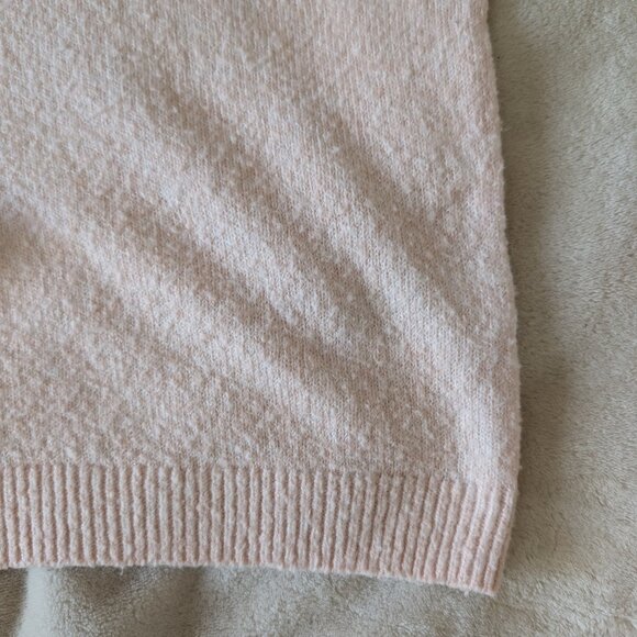 3/$30 American Eagle ballet pink lightweight sweater - Picture 3 of 7